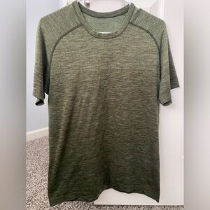 Lululemon SS Metal Vent Tech - Medium